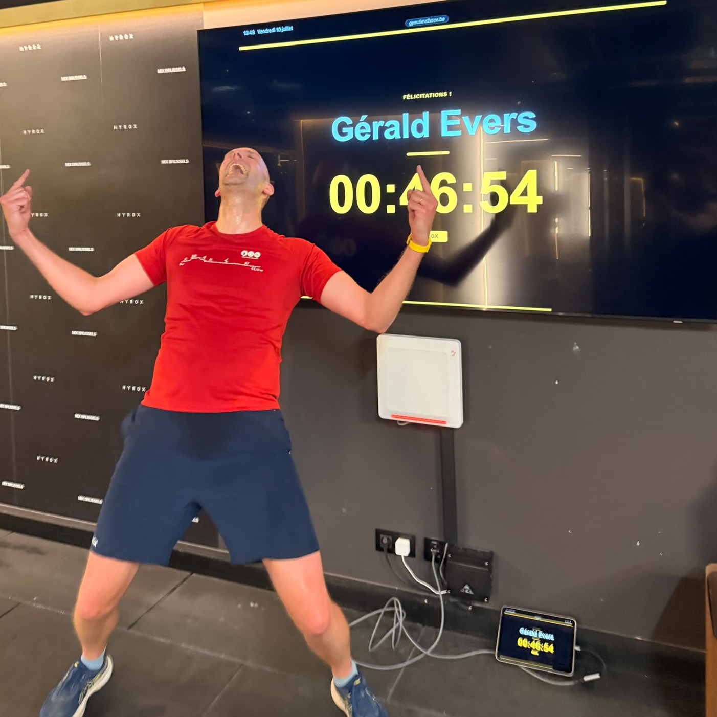 Gerald Evers en course HYROX au Mix Brussels, temps de 00:46:54 affiché à l'écran